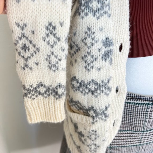 Hollister Co. Women's White and Grey Preppy Style Cardigan - Picture 5 of 9